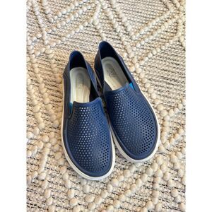 Croc Navy Blue size 2‎